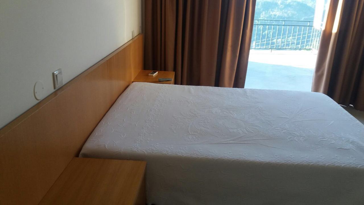 Bed and Breakfast Refugio Do Geres Alamela Exterior foto